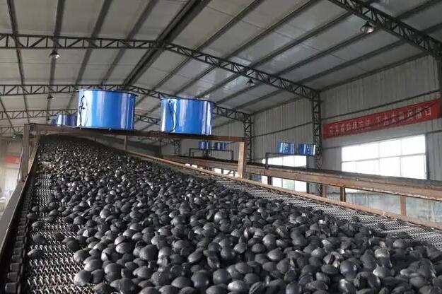 型煤壓球機(jī)生產(chǎn)線(xiàn)由哪些型煤設(shè)備組成？